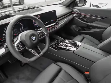BMW 520 d  M sport Pano B&W HUD