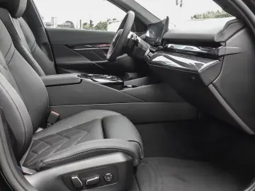 BMW 520 d  M sport Pano B&W HUD