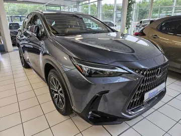 NX 450h+ E-FOUR