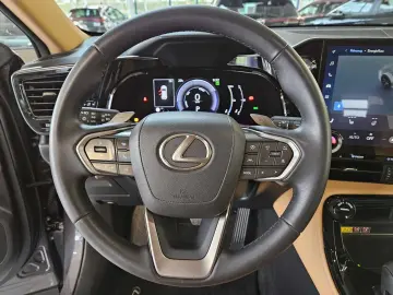 NX 450h+ E-FOUR