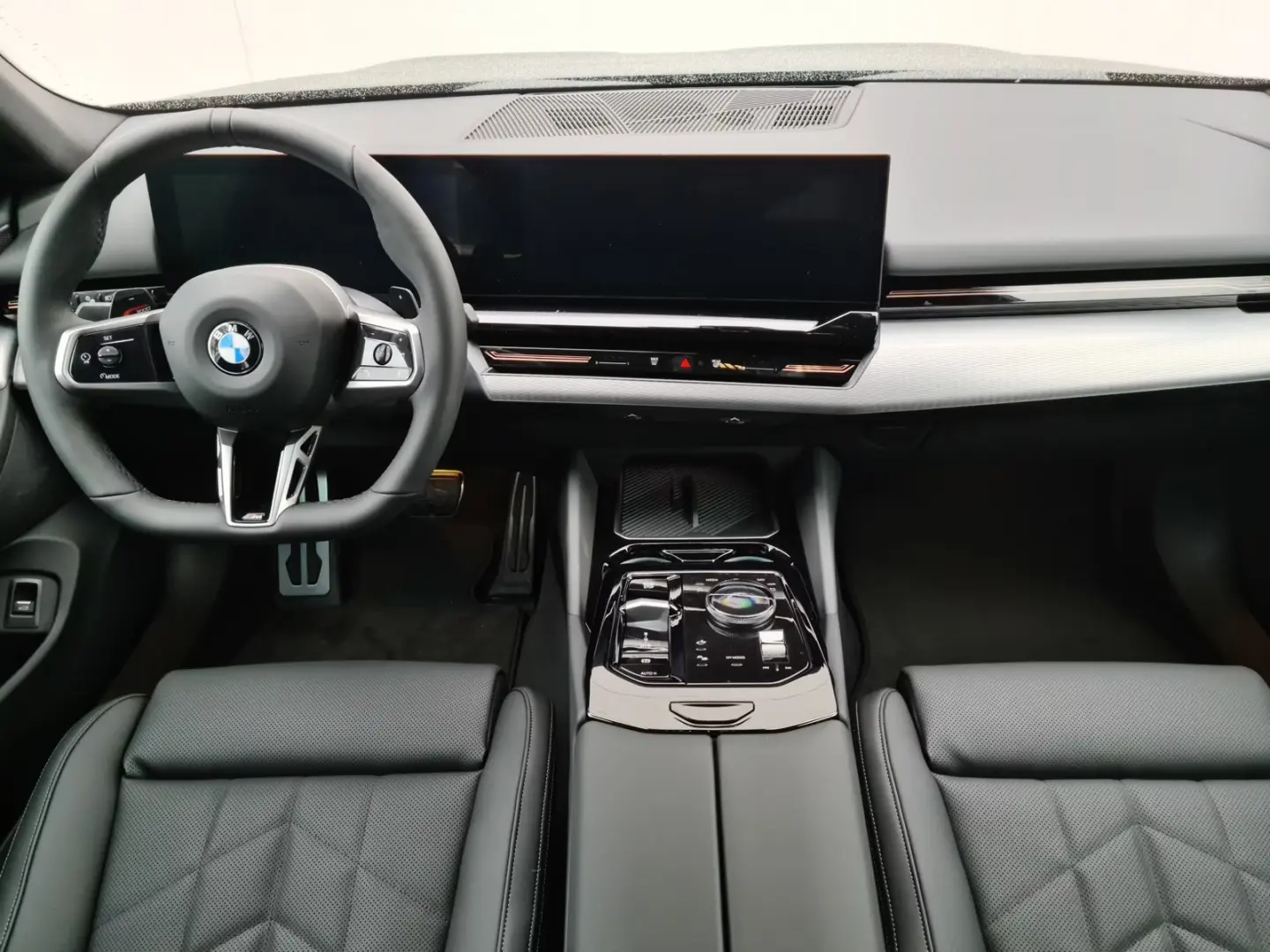 BMW 520 i Limuzina M PACHET SPORT