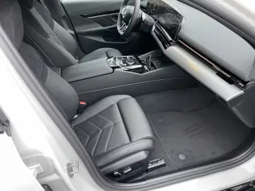 BMW 520 i O limuzină M-Sport HUD |Navi|MFL
