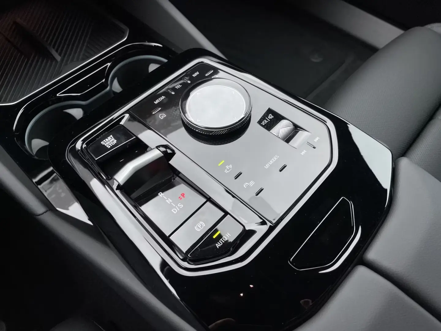 BMW 520 i O limuzină M-Sport HUD |Navi|MFL