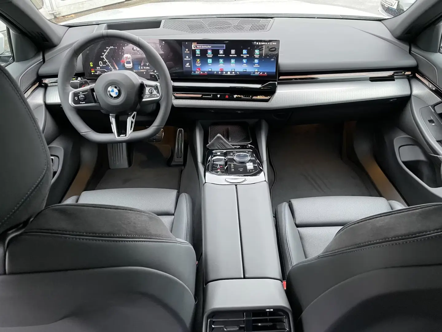 BMW 520 i O limuzină M-Sport HUD |Navi|MFL