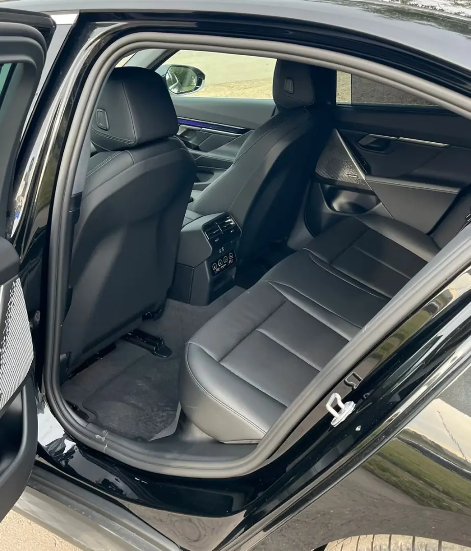 BMW 520i/ventilatie/distronic/scaune spate incalzite