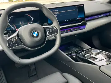 BMW 520i/ventilatie/distronic/scaune spate incalzite