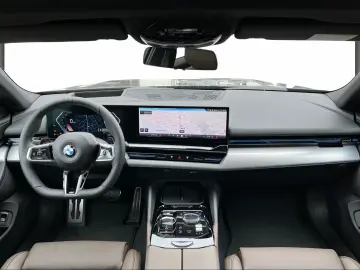 BMW 520 d M Pachet Sport Head-Up AHK Navi