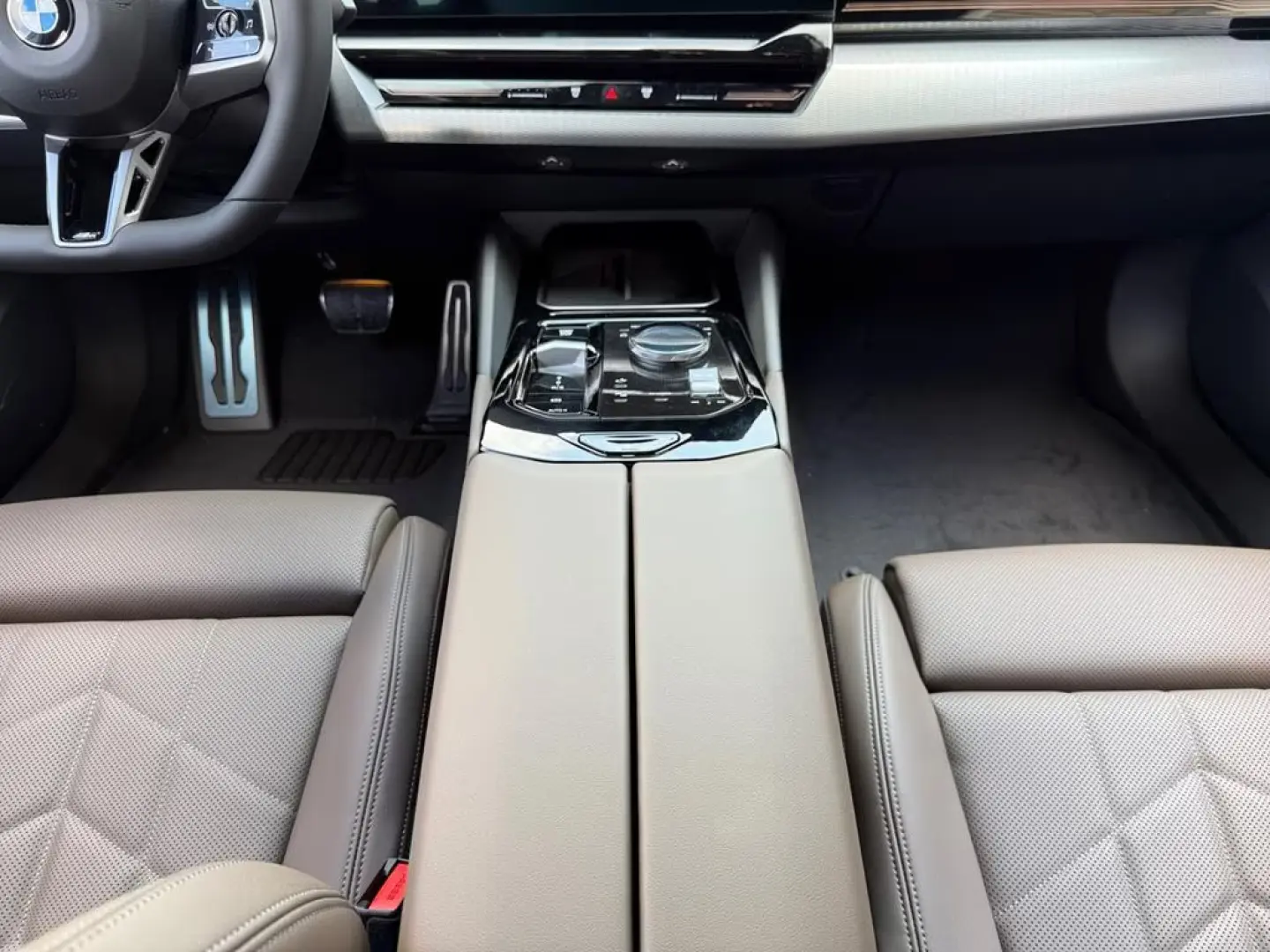 BMW 520 d xDrive Limuzină M Sport LED NAV