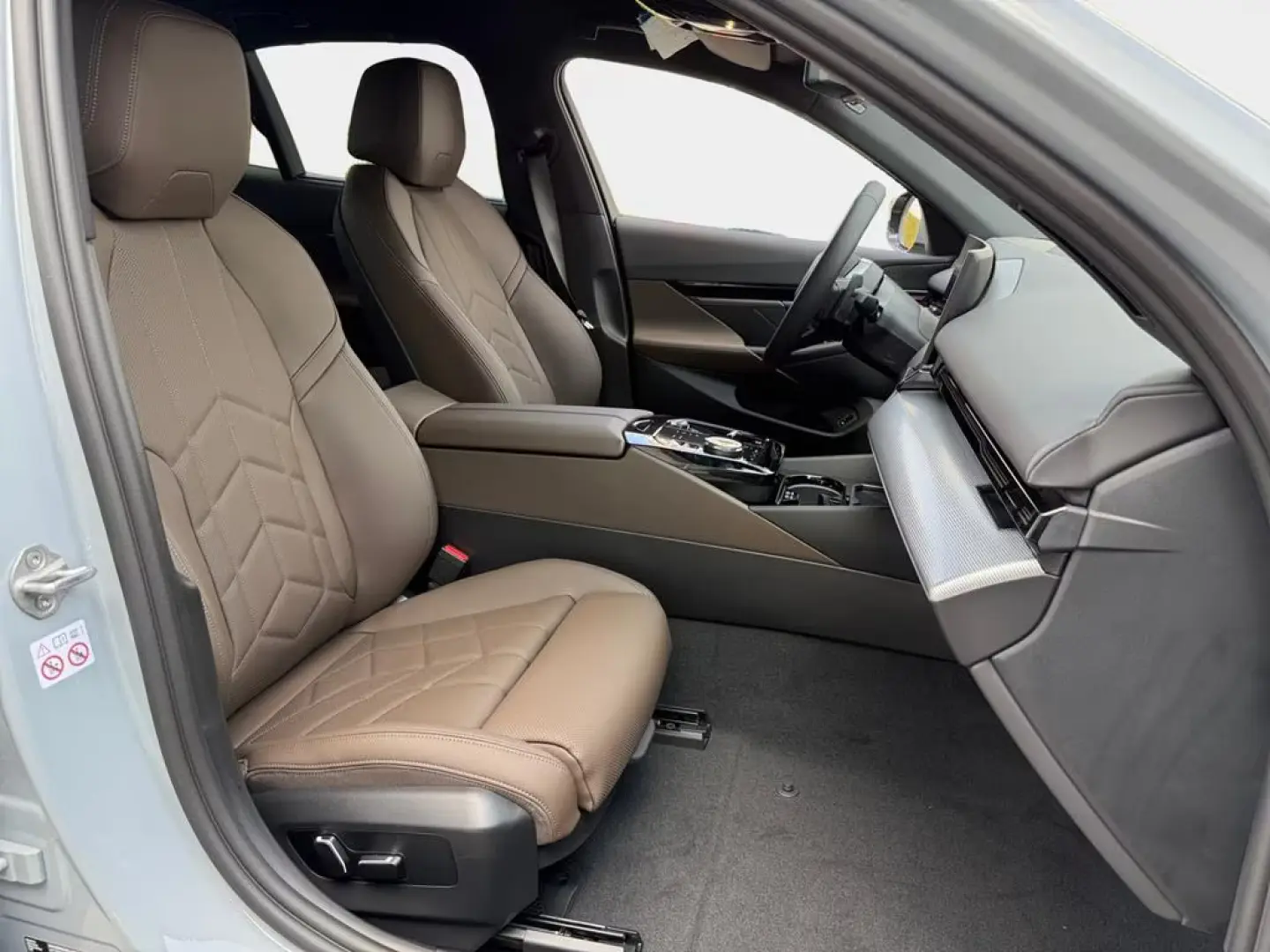 BMW 520 d xDrive Limuzină M Sport LED NAV