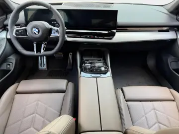 BMW 520 d xDrive Limuzină M Sport LED NAV