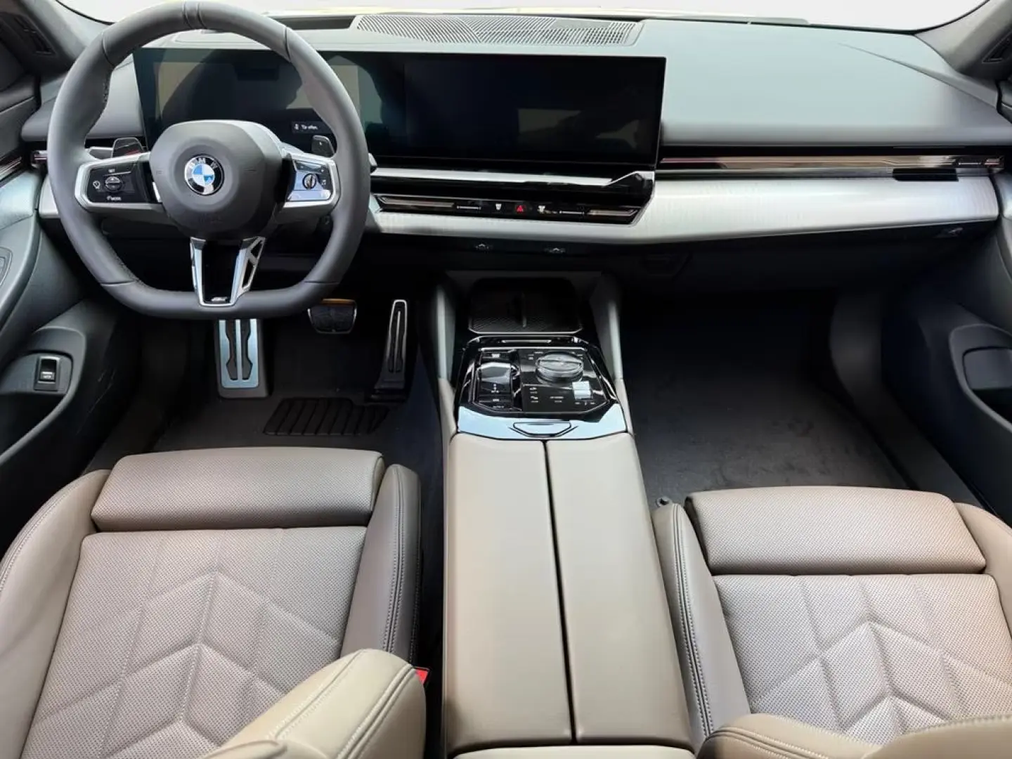 BMW 520 d xDrive Limuzină M Sport LED NAV
