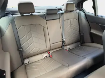 BMW 520 d xDrive Limuzină M Sport LED NAV