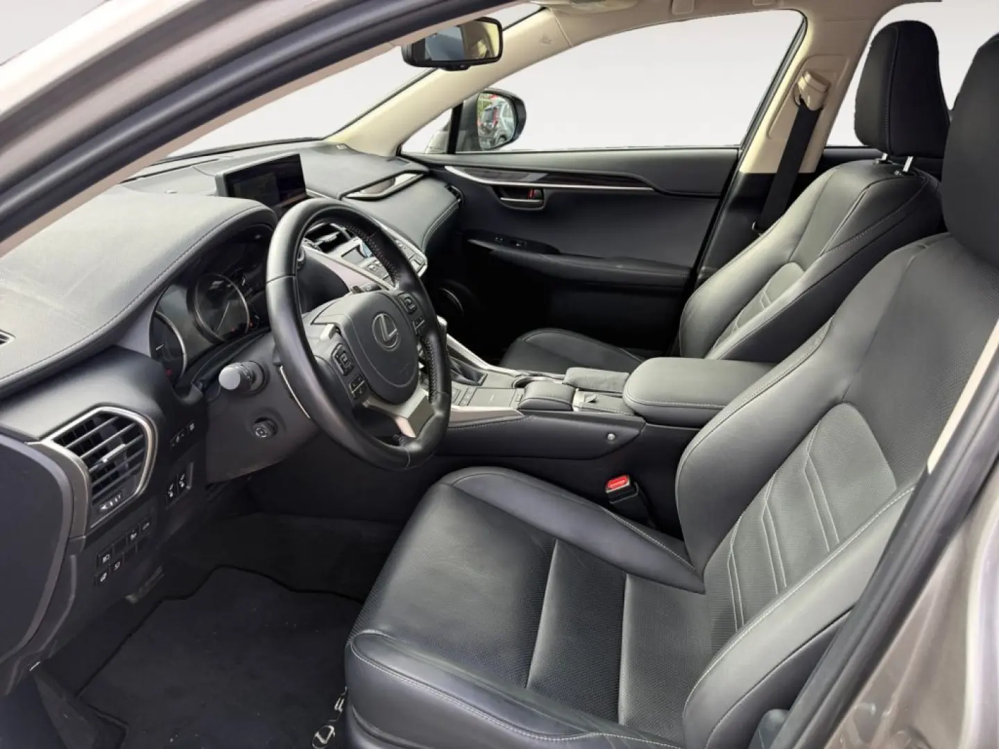 NX 300h E-FOUR Luxury Line