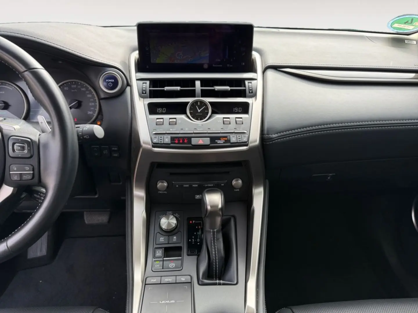 NX 300h E-FOUR Luxury Line