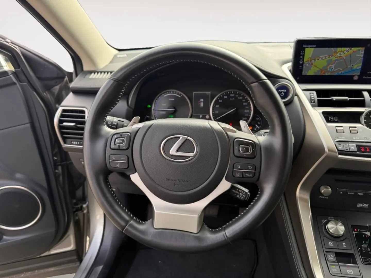 NX 300h E-FOUR Luxury Line