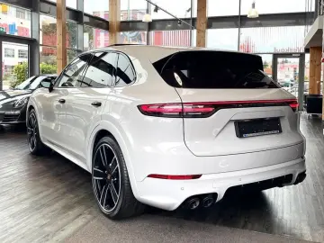 Cayenne Turbo Sport Design Kreide Approved 201T€