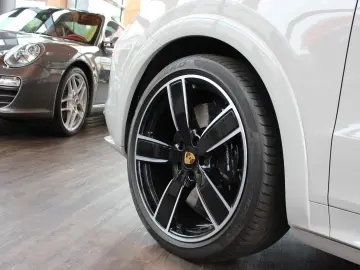 Cayenne Turbo Sport Design Kreide Approved 201T€