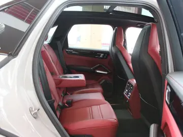 Cayenne Turbo Sport Design Kreide Approved 201T€