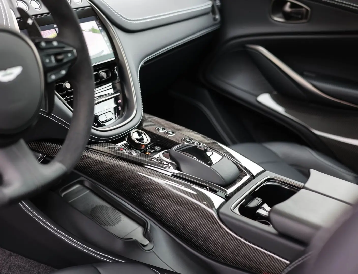 DBX 4.0 V8 707 | China Grey - Carbon Pack