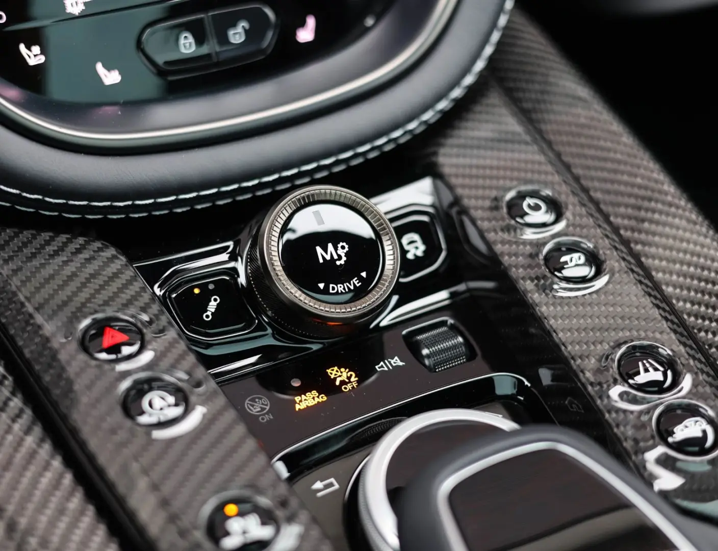 DBX 4.0 V8 707 | China Grey - Carbon Pack