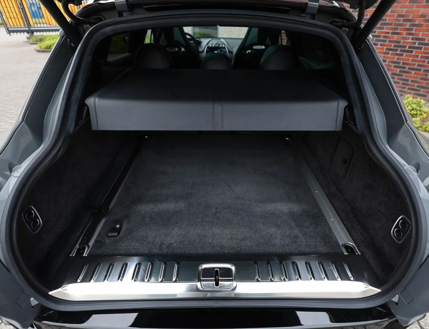 DBX 4.0 V8 707 | China Grey - Carbon Pack