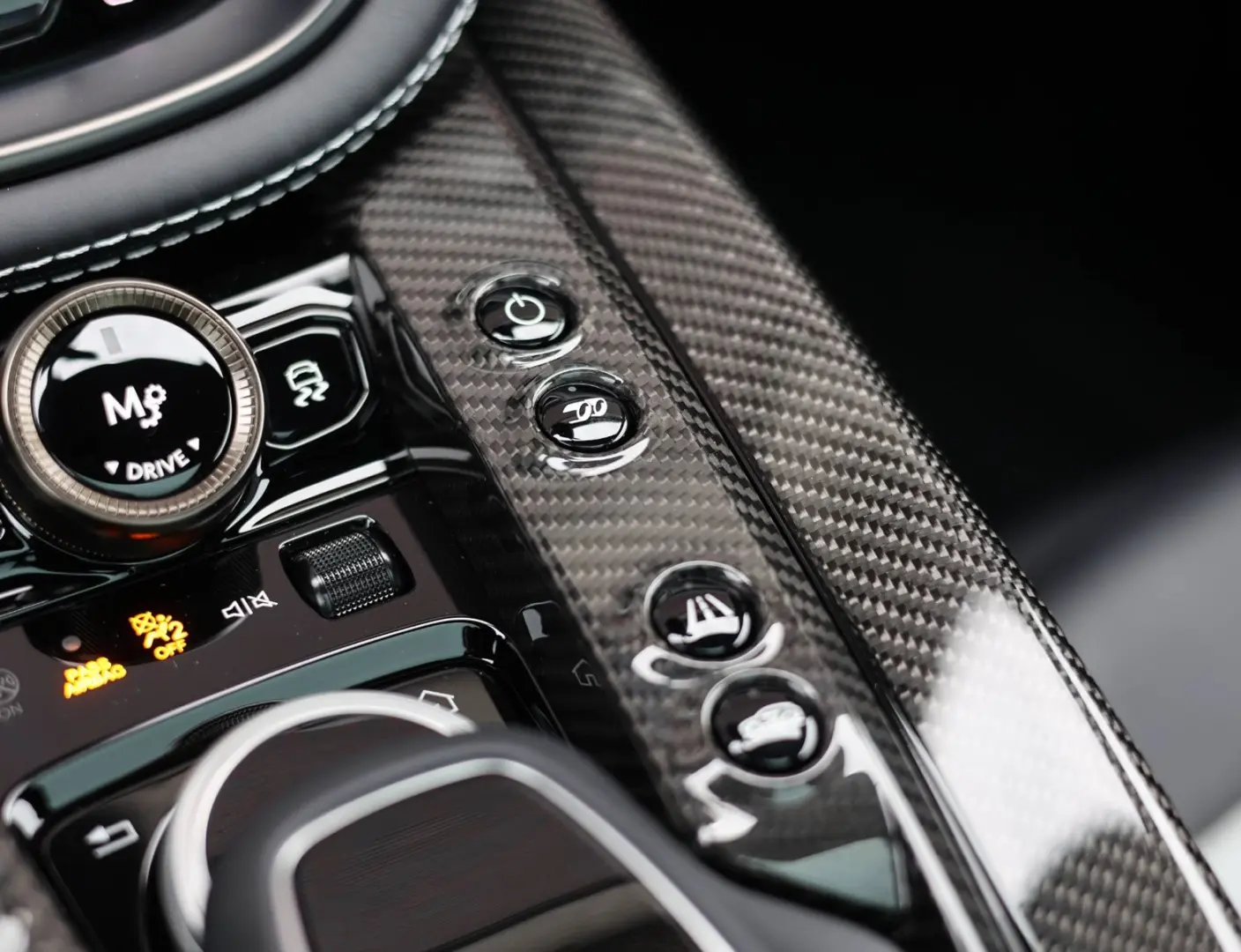 DBX 4.0 V8 707 | China Grey - Carbon Pack