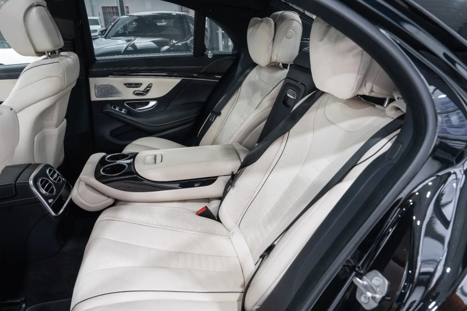S 560 Lim. 4M *AMG-LINE*PANO*BURMES.*TV*1.HAND*