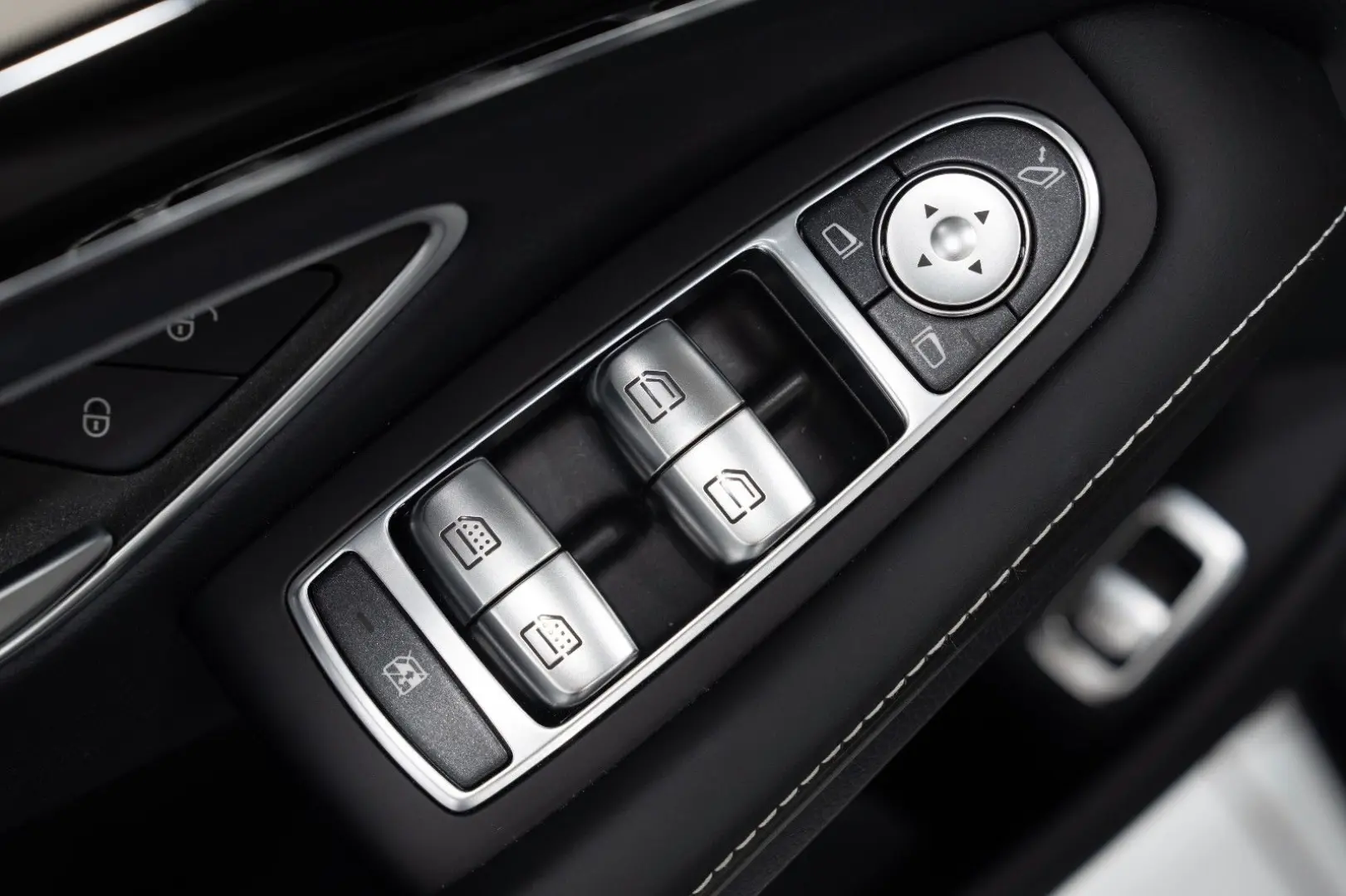 S 560 Lim. 4M *AMG-LINE*PANO*BURMES.*TV*1.HAND*