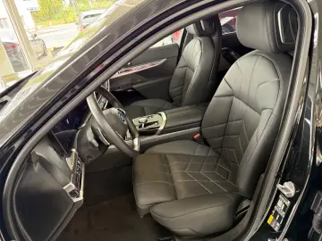 750e xDrive Design Pure Excellence SKY LOUNGE