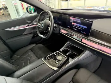 750e xDrive Design Pure Excellence SKY LOUNGE