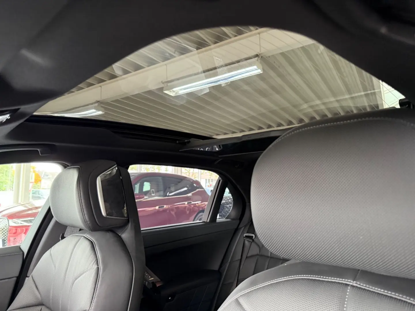 750e xDrive Design Pure Excellence SKY LOUNGE