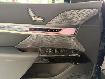 750e xDrive Design Pure Excellence SKY LOUNGE
