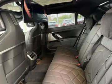 750e xDrive Design Pure Excellence SKY LOUNGE