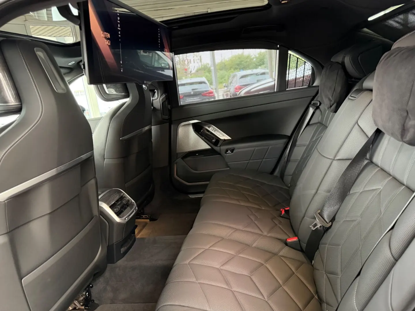 750e xDrive Design Pure Excellence SKY LOUNGE