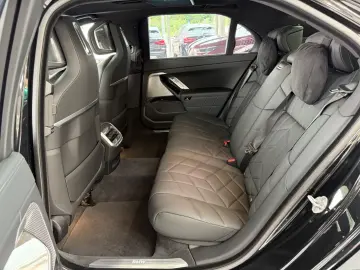 750e xDrive Design Pure Excellence SKY LOUNGE