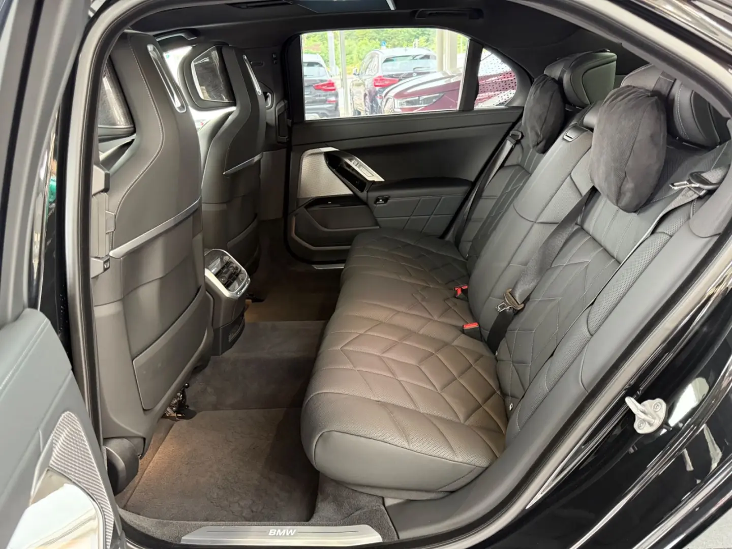 750e xDrive Design Pure Excellence SKY LOUNGE