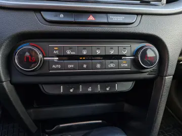 KIA XCEED 1.5 T-GDi Hybrid Electric 7DCT City