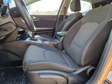 KIA XCEED 1.5 T-GDi Hybrid Electric 7DCT City