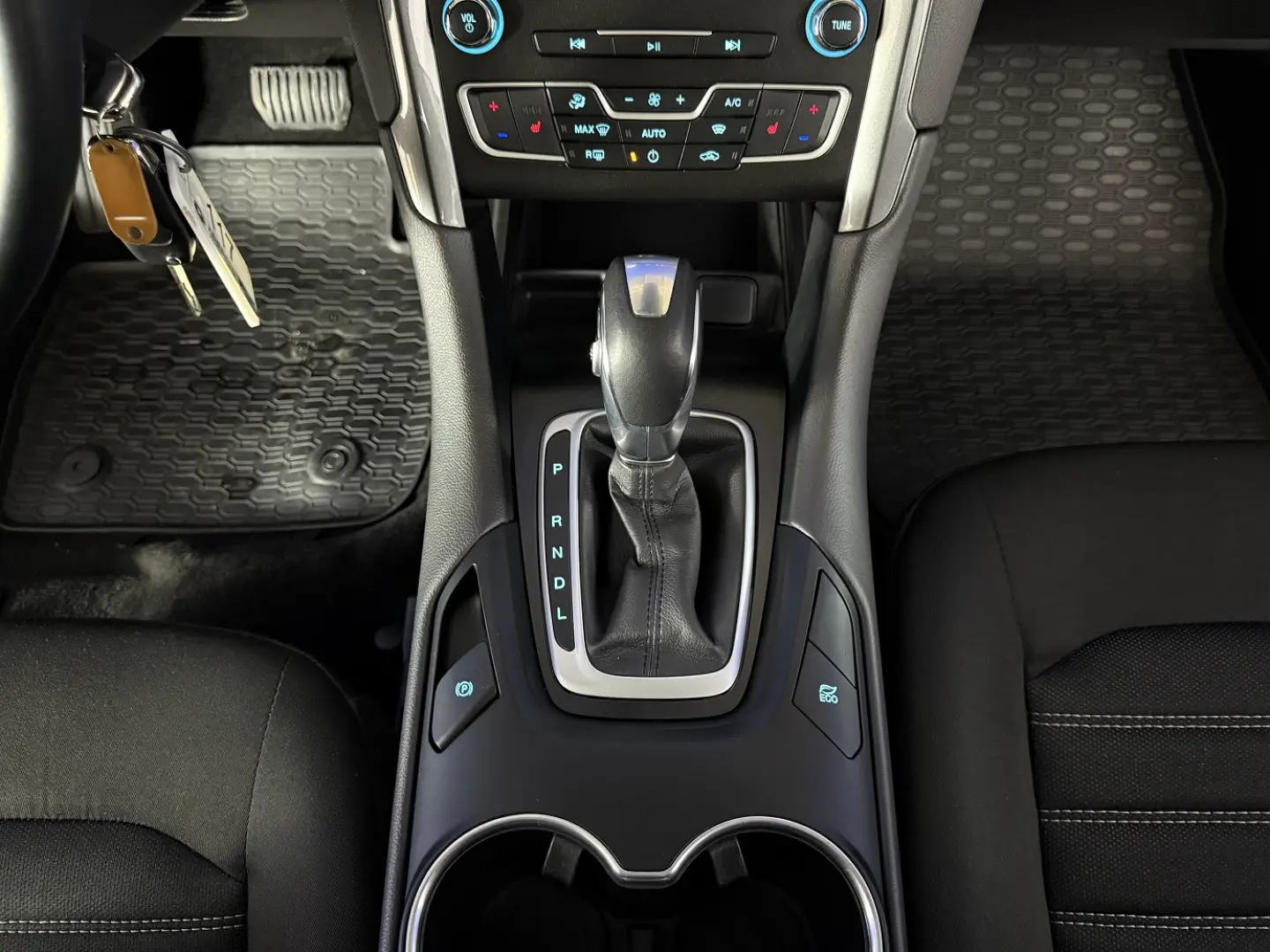 FORD MONDEO