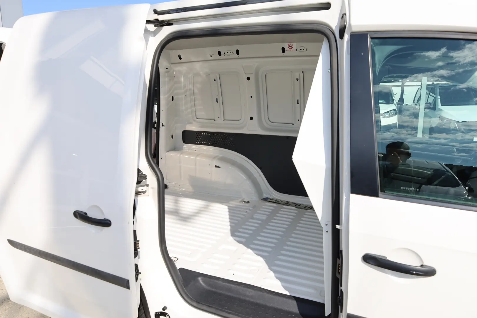 Volkswagen Caddy L1H1 2.0 75 CP
