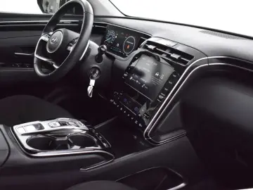 Tucson 1.6 TGDI 4WD Hyb NAVI+KAMER+VIRTU+DAB+19