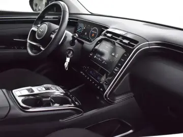Tucson 1.6 TGDI 4WD Hyb NAVI+KAMER+VIRTU+DAB+19