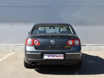 VW PASSAT 2.0 HIGHLINE