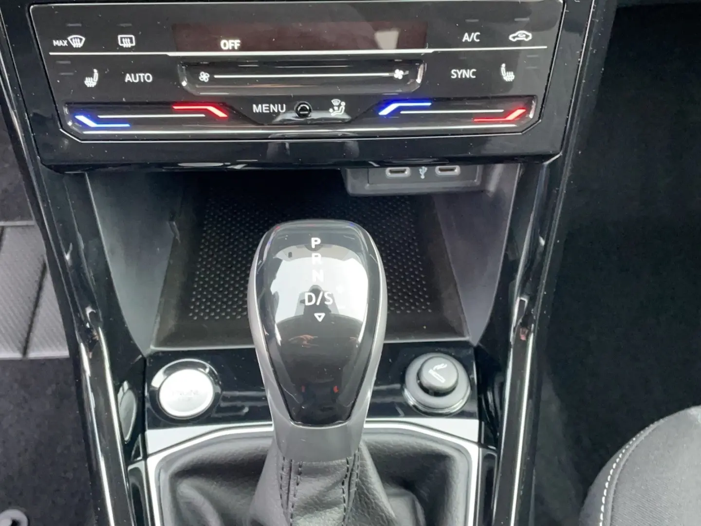 Volkswagen T-Cross 1.0 TSI Life DSG APP Connect APS LED