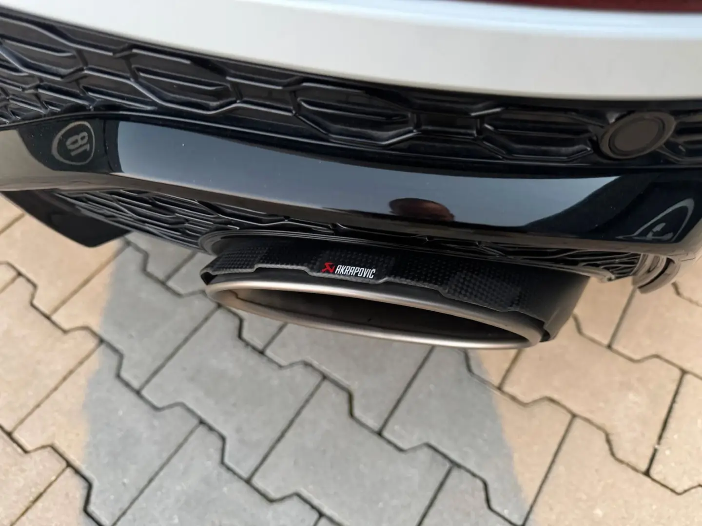 RSQ8 Akrapovic 305Km/h Ceramic Dynamik Gar 12/26