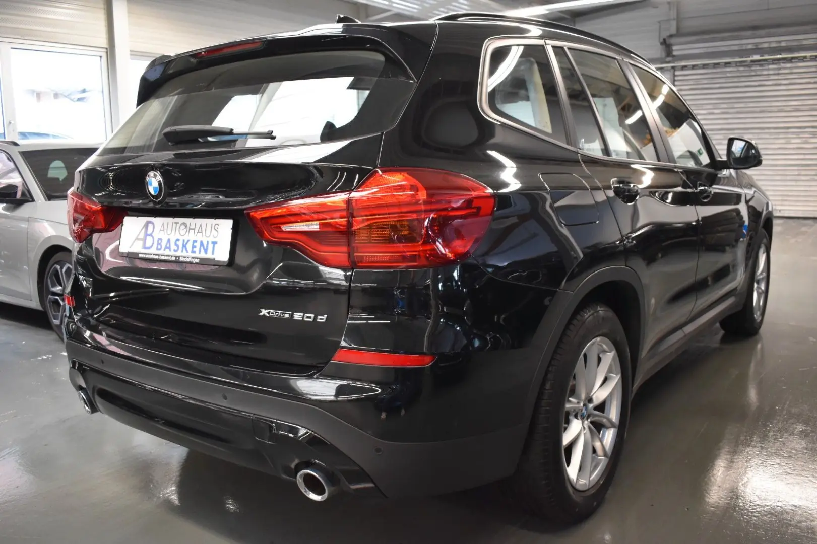 X3 xDrive 20 d LEDER SHZ PDC LED ACC HIFI