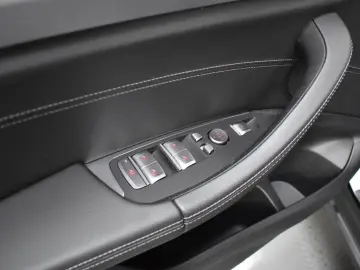 X3 xDrive 20 d LEDER SHZ PDC LED ACC HIFI
