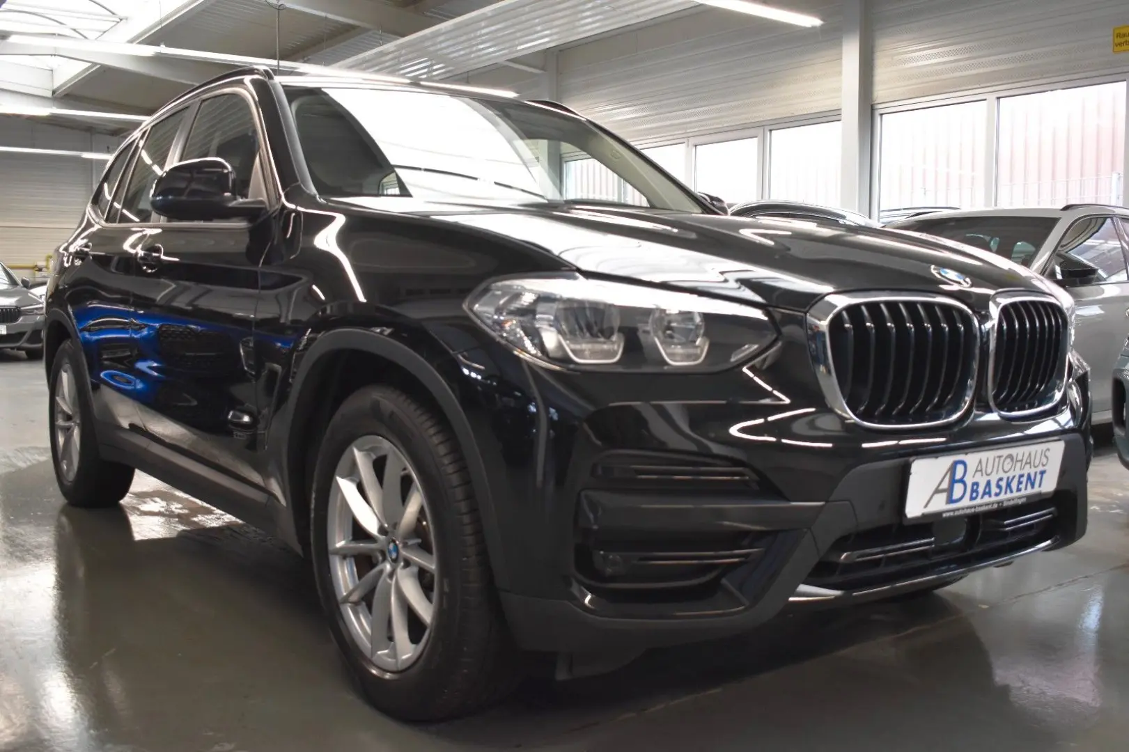 X3 xDrive 20 d LEDER SHZ PDC LED ACC HIFI