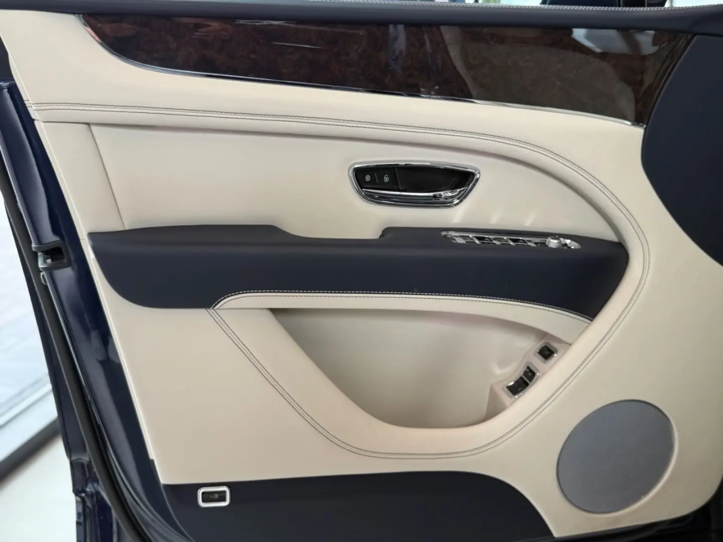 Bentayga Panorama HUD Massage