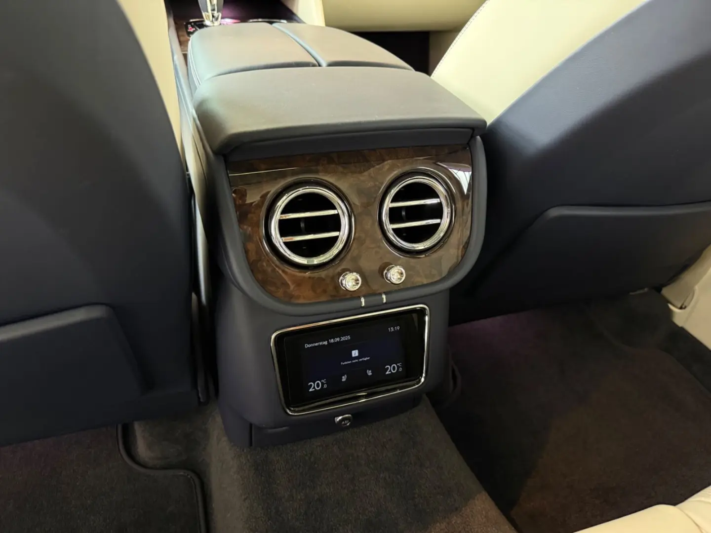 Bentayga Panorama HUD Massage